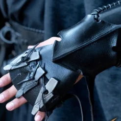 Epic Armoury Bracer Claw, Venstre Arm -Rustning Salgsbutik bracer claw venstre arm 3