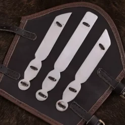 Ulfberth Læder Vambrace Med Metal Strips Aerdwulf -Rustning Salgsbutik laeder vambrace med metal strips aerdwulf 4