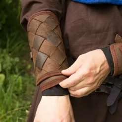 Epic Armoury Læder Viking Armbeskyttere I Plade, Brun, Par -Rustning Salgsbutik laeder viking armbeskyttere i plade brun par 3