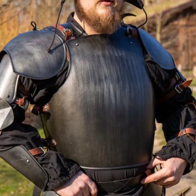 Epic Armoury Medieval Italienske Kyrads & Bagplade, Sværtede 1 Epic Armoury Medieval Italienske Kyrads & Bagplade, Sværtede