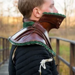 Epic Armoury Noble Læder Gorget, Grøn -Rustning Salgsbutik noble laeder gorget gron 3
