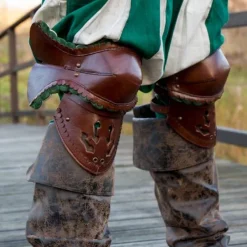 Epic Armoury Par Læder Poleyns, Brun-grøn -Rustning Salgsbutik par laeder poleyns brun gron 3