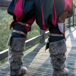 Epic Armoury Par Læder Poleyns, Brun-rød -Rustning Salgsbutik par laeder poleyns brun rod 2