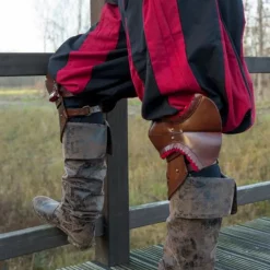 Epic Armoury Par Læder Poleyns, Brun-sort 7 Epic Armoury Par Læder Poleyns, Brun-sort -Rustning Salgsbutik par laeder poleyns brun sort 3