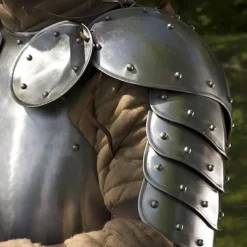 Epic Armoury Pauldroner Med Rundel