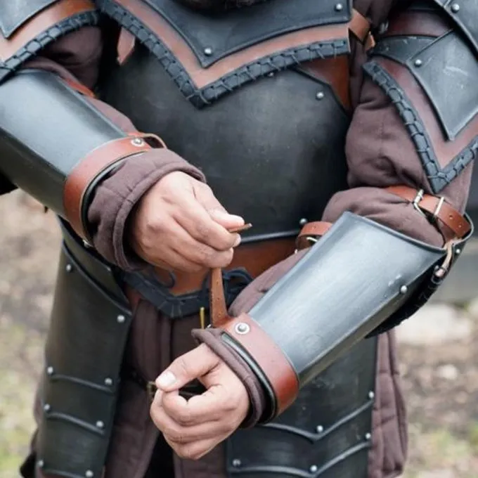 Epic Armoury Rogue Vambraces Med Couters, Patineret 1 Epic Armoury Rogue Vambraces Med Couters, Patineret