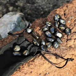 Windlass Steelcrafts Rune Sten Sæt 25 Obsidian Sten Med Taske -Rustning Salgsbutik rune sten saet 25 obsidian sten med taske 2